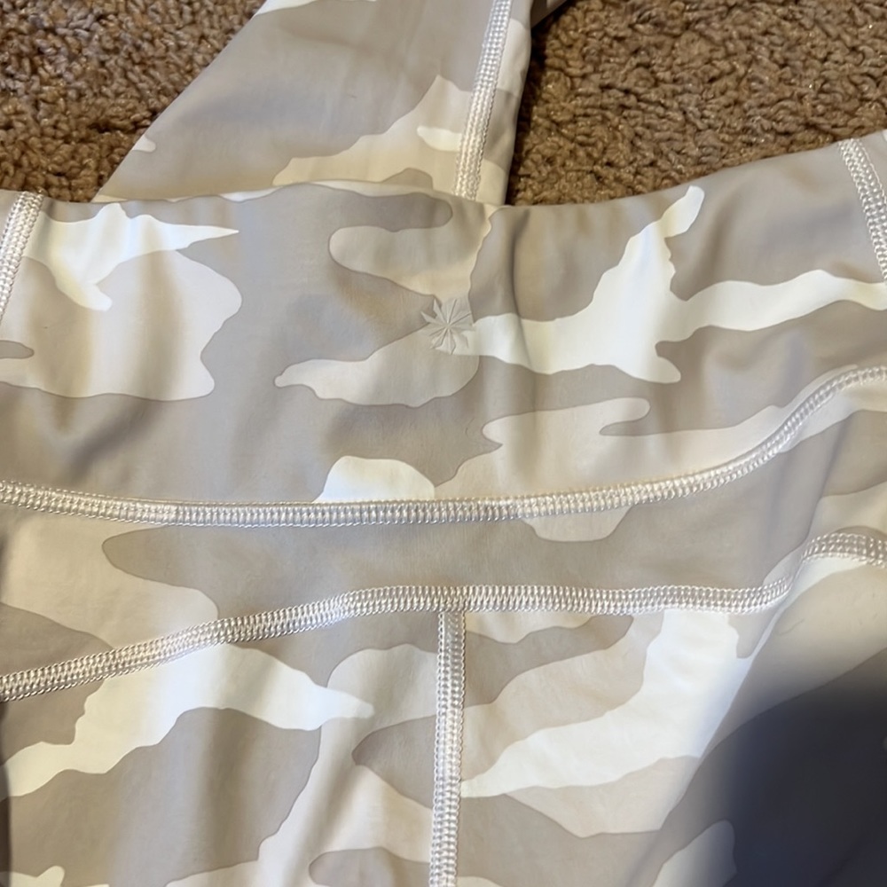 ATHLETA White Camo Contender PowerLift 7/8 Leggings Medium Tall (29“) - Picture 8 of 11